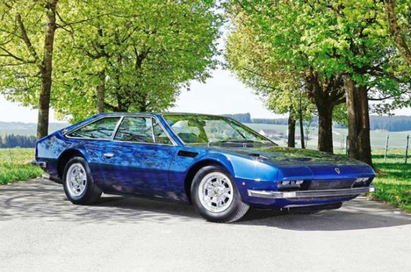 Jarama е заместителят на Lamborghini за Islero, фокусиран върху американския пазар. Замислен като гранд турър с преден двигател.

Проектиран от, познахте, Марчело Гандини в Bertone, Jarama е подкрепен от скъсено шаси на Espada - с намалено междуосие. 
Пуснат на автомобилното изложение в Женева през 1970-а, Jarama използва същия 3929cc V12 двигател, който задвижваше Espada и Miura.
